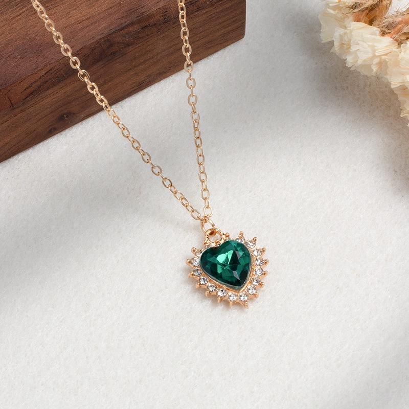 Crystal Necklace Jewelry Green Love Necklace Female Personality Creative Retro Collarbone Chain Collar