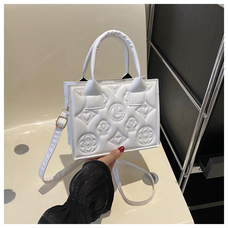 

This year s popular portable shoulder bag women s 2024 autumn new trend foreign style messenger bag casual small square bag білий