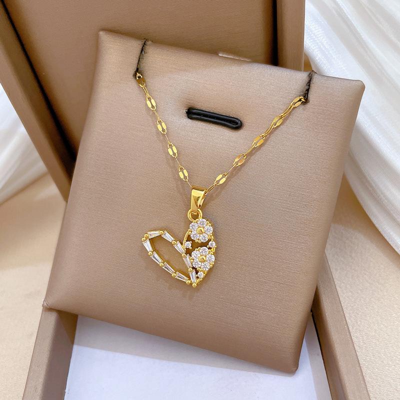 Empty Love Fashion Light Luxury Temperament Gorgeous Full Diamond Necklace Female Versatile Collarbone Chain Titanium Steel Chain