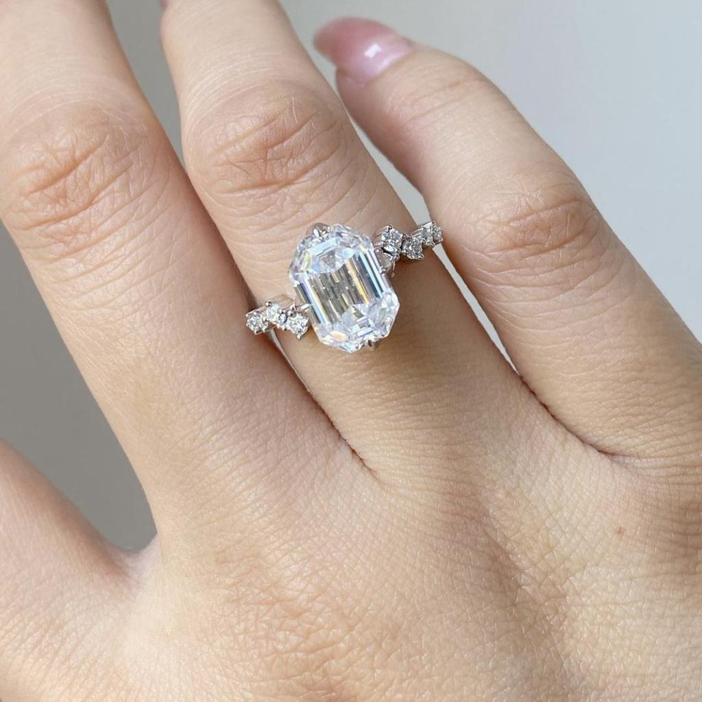 Anello da Donna Generoso con Diamanti, Anello con Zirconi Accessori Versatili