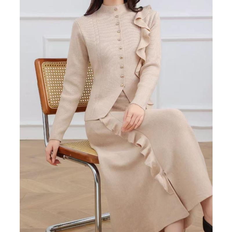 

Комплект вязаного свитера и юбки с полувысоким воротом и металлической пряжкой, новый элегантный стиль для осени и зимы, женский one size fits all