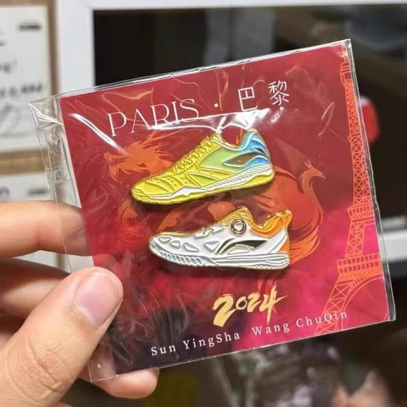 Шаша Париж Сан Иньша и Ван Чуцинь Лимитированный набор металлических значков