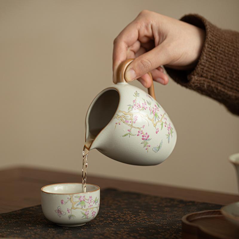 Light Luxury Ru Kiln Fair Cup Single High-grade Wisteria Flower Filter Kung Fu Tea Set Tea Haiyun Cup Male Cup Tea Set