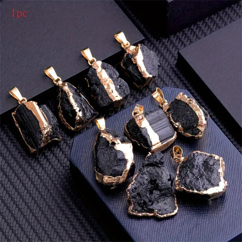 

Ожерелье с подвеской из натурального черного турмалина с необработанным камнем, позолоченным краем, горячая распродажа с черным кожаным шнуром, прямые волосы от производителя. чёрный