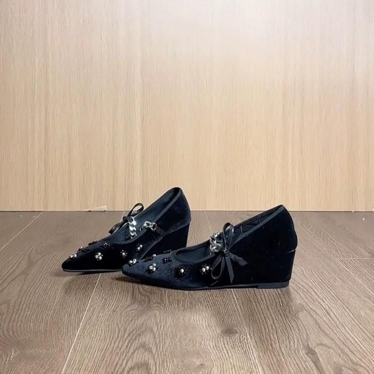 

Leather velvet French shallow mouth pointed wedge heel metal word with Mary Jane single shoes women s 2025 spring high heels 40 чёрный