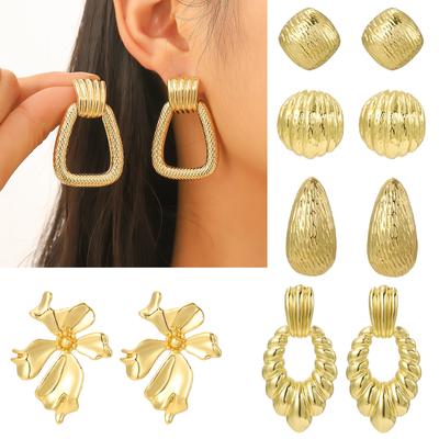 Übertriebene Temperament Ohrringe Gold Senior Sense Ins Kalter Wind Einfache Metalltropfen Plissierte Perle Blume Ohrringe