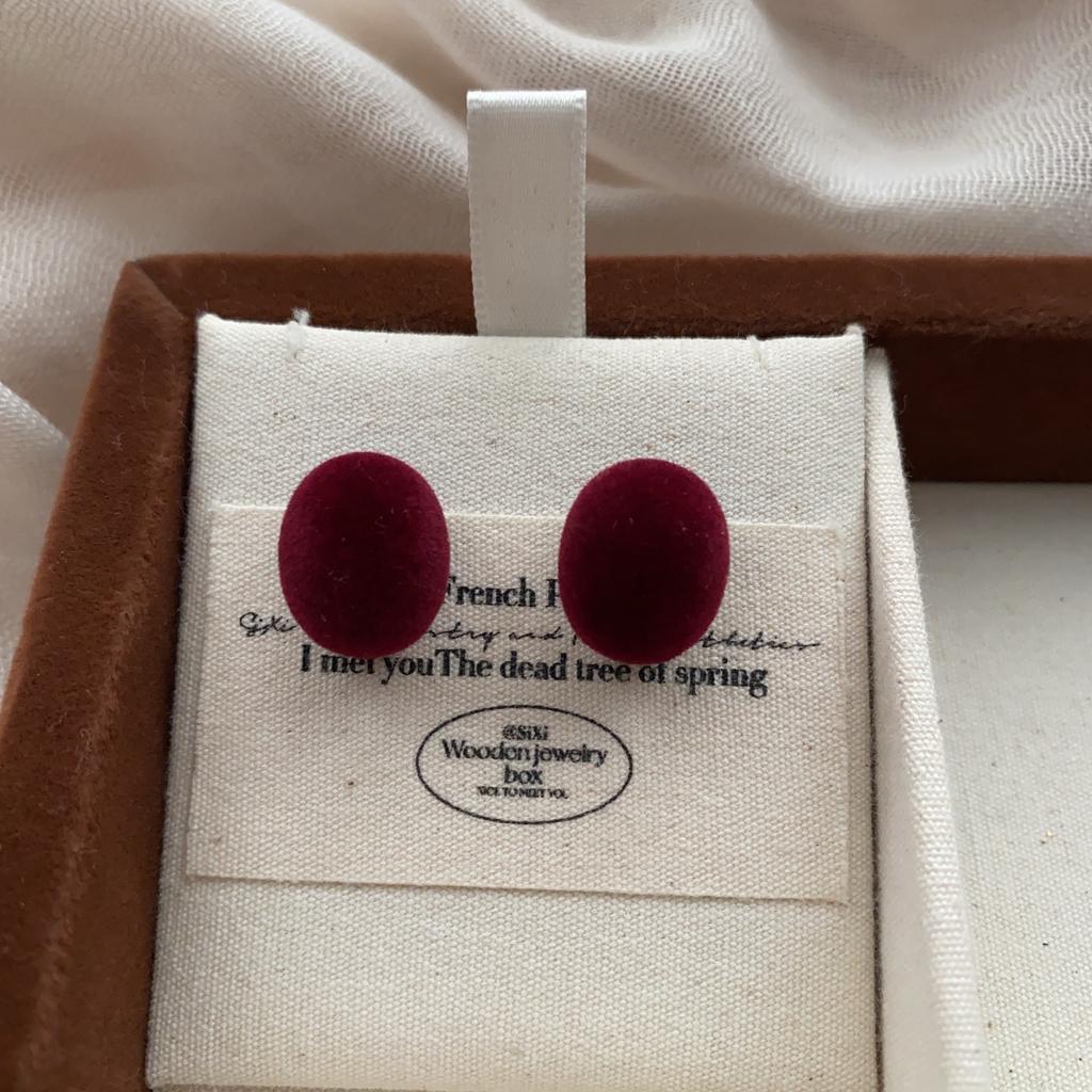 Light Luxury Red Velvet Stud Earrings Autumn And Winter Personalized Stud Earrings Temperament Advanced Warmth Elegant Retro Earrings