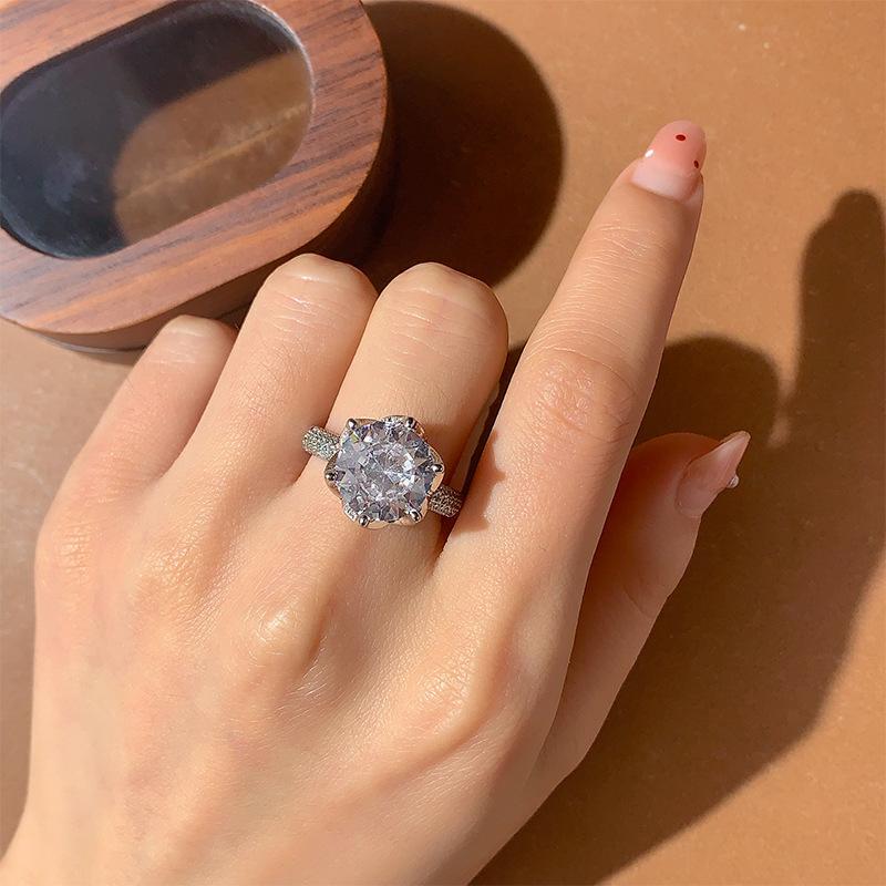 Jewelry Classic Plated Ladies Tk Diamond Ring Ring Six-Claw Luxury White Gold Petals