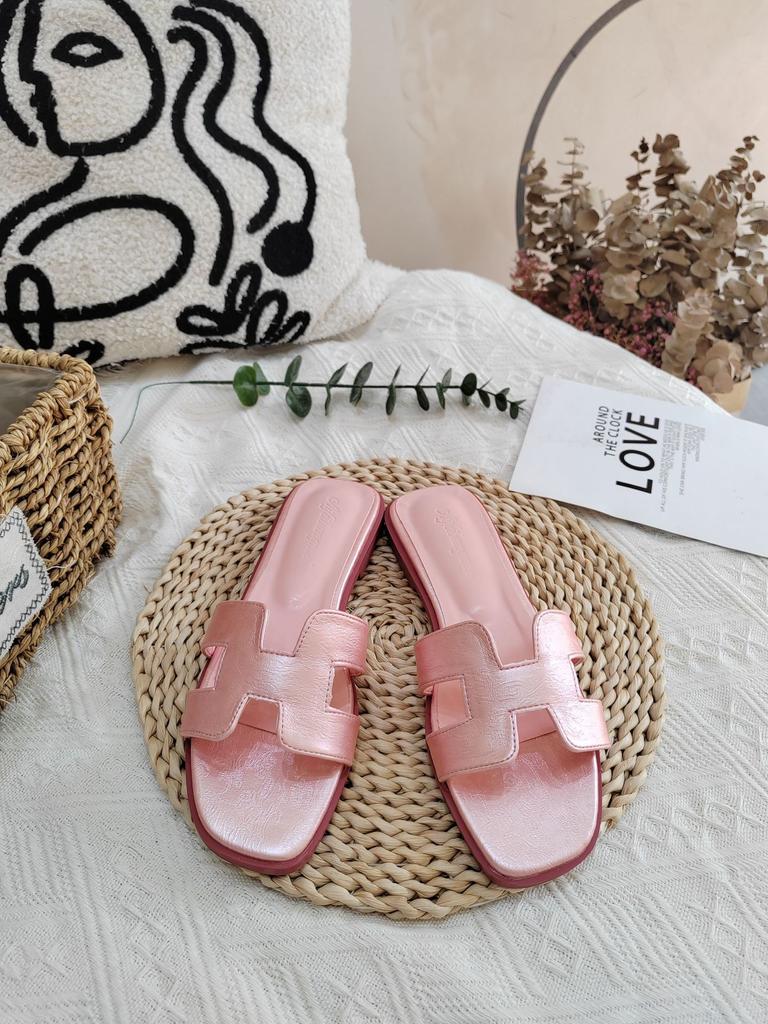 Francouzský~ všestranné chladné pantofle 2025 nové léto retro móda jednoduchá plochá podrážka venkovní nakupování cestování dámské boty