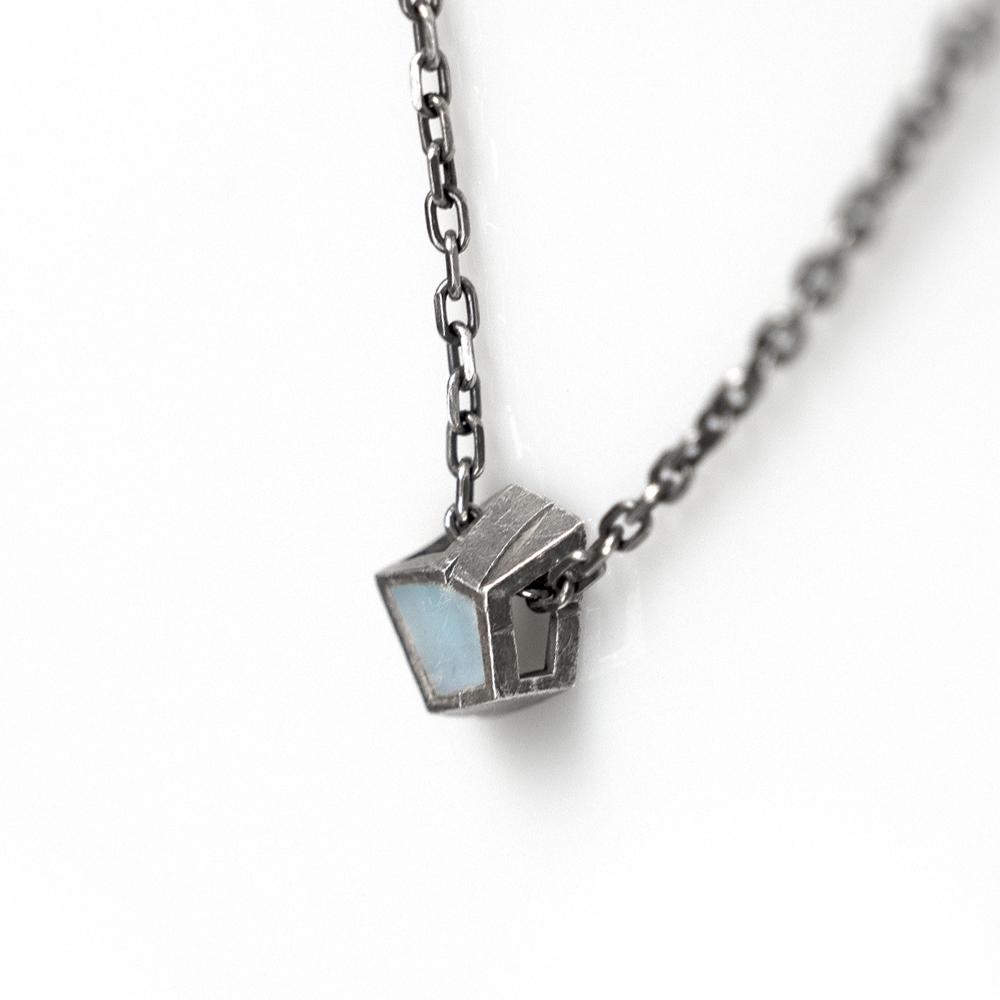 Agroundring Polygon Necklace (White Pearl)