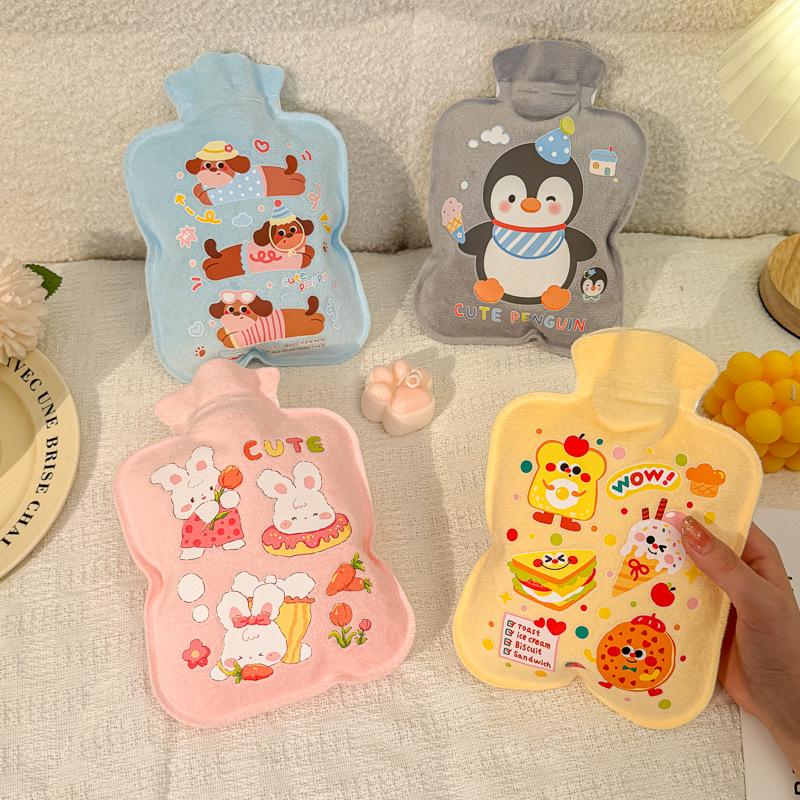 

PVC Cartoon Hot Water Bottle: Plush Mini Hand Warmer with Water Injection 200ml (11cm x 17cm)