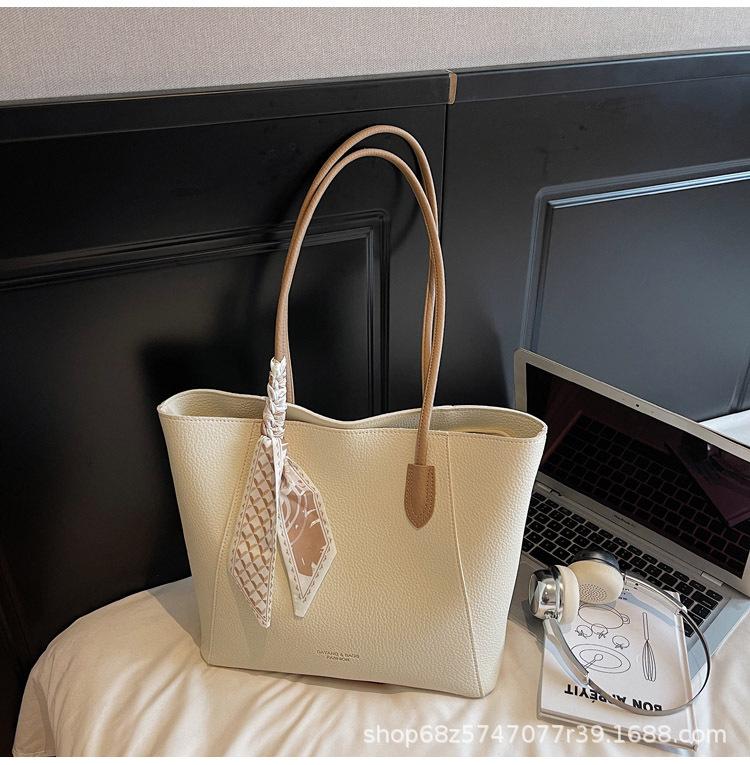 Simple Retro Bag Women's Large Capacity 2025 New Casual Fashion Versatile Shoulder Bag for Work Commuter Tote Bag