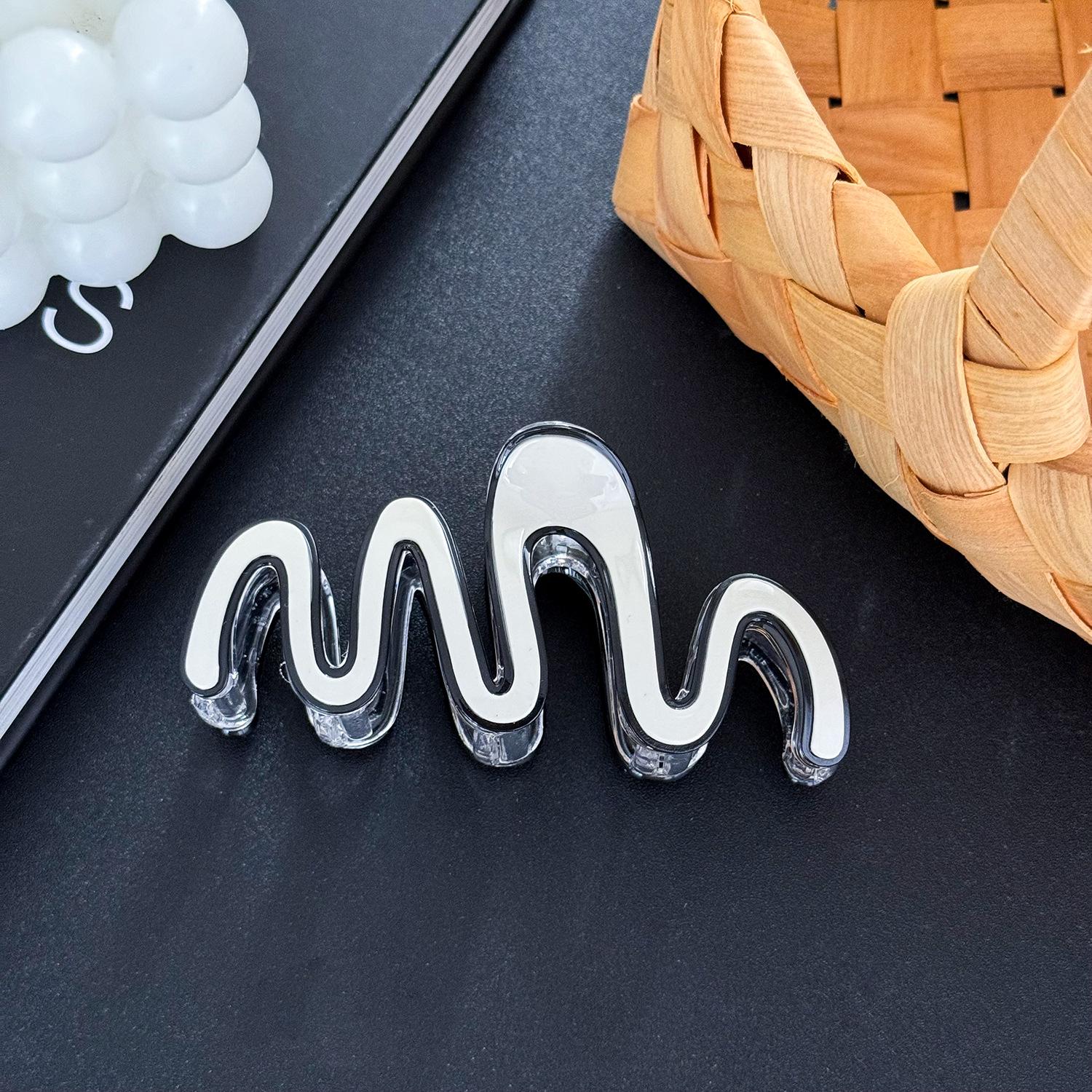 

Shark Elegant Pink Hair Claw Clip Stylish Hair Accessory For Sophisticated Summer Looks For Women White Snake 10.7cm