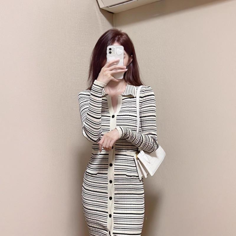 [] Striped Long-sleeved Knitted Sweater Dress, Women's Unique and Beautiful Waist Pinched and Beautiful Skirt
