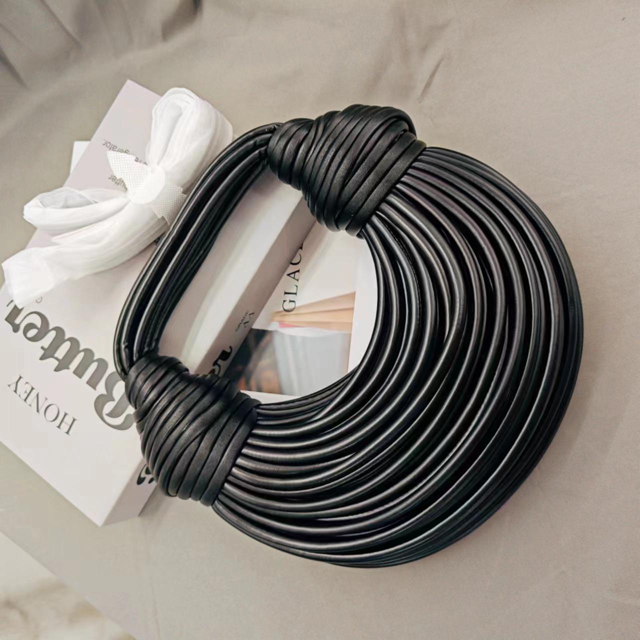 Женская 2025 Высококлассная Нишевая Плетеная Сумка Ручной Работы - Модный Дизайн Кроссбоди