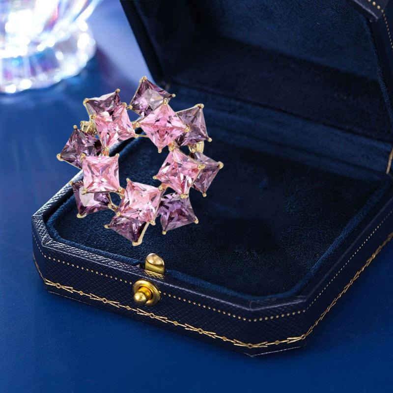 

Геометрическая брошь в стиле темперамента для женщин, эксклюзивная универсальная брошь для блейзера Sense High-End Electroplated real gold