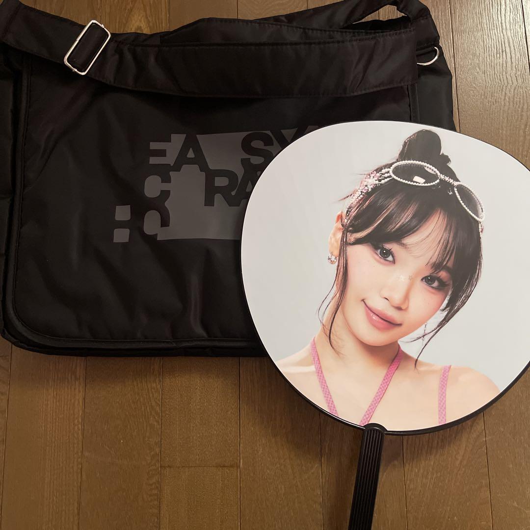 

[USED] Le SserafimEASY CRAZY HO Chain Fan & Shoulder Bag