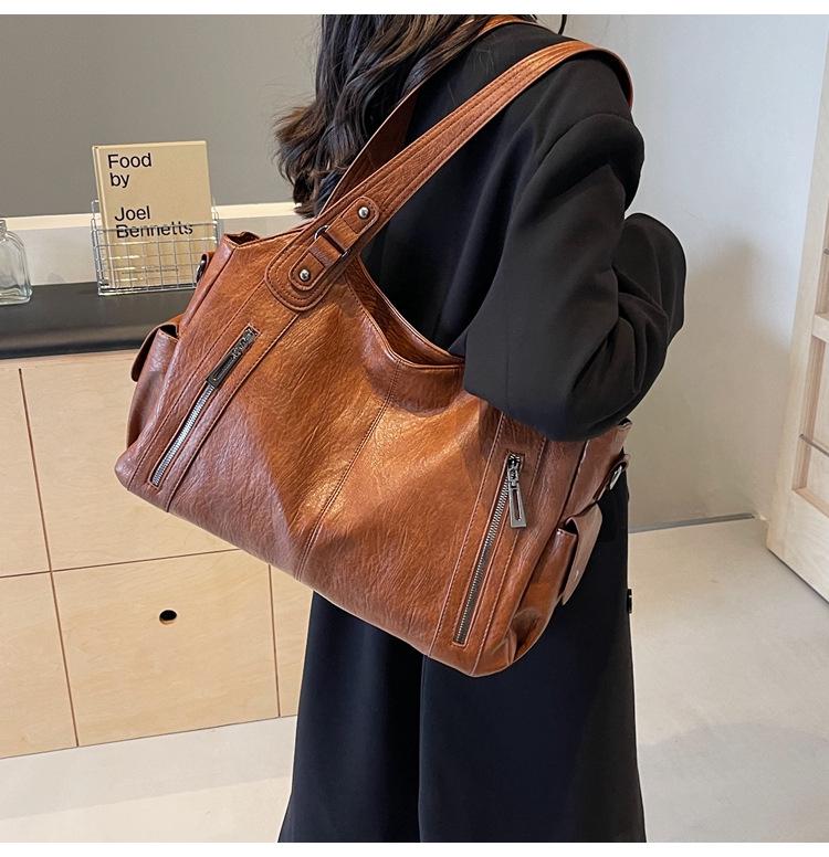 Retro dámská všestranná módní taška tote s nýty – Velkokapacitní kabelka přes jedno rameno, pod paži a crossbody