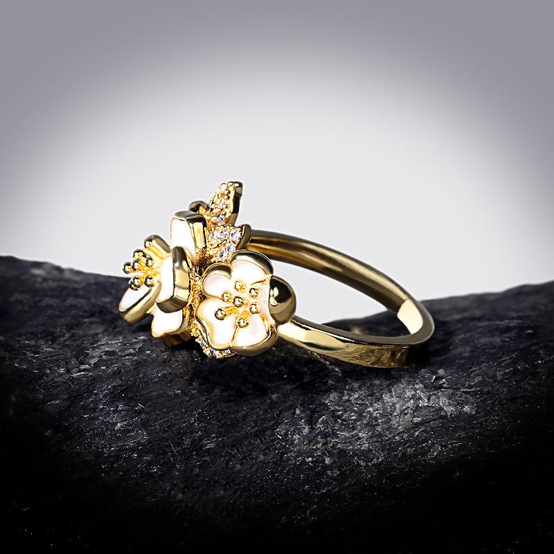 Exquisite Small Fresh White Flower Ladies Ring Small Daisy Jewelry Ladies 925  Handmade Enamel Ring Wedding Rings
