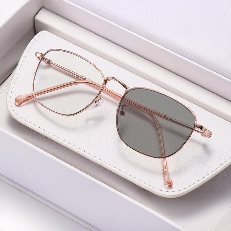 New Trend Pochromic Reading Glasses Women and Men Ultralight  Metal Frame Anti Blue Light Color Changing Far Sighted Glasses