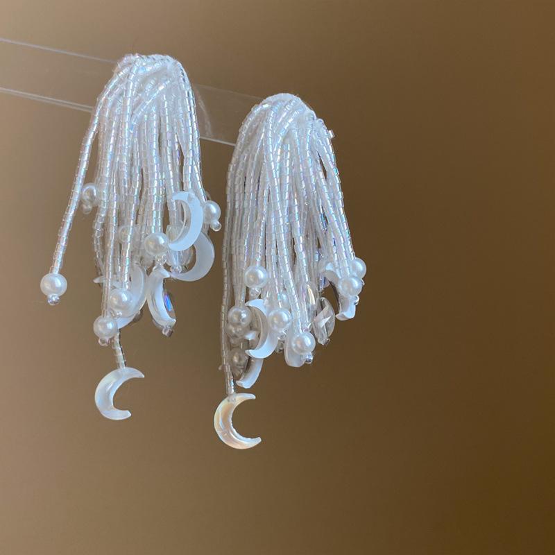 Silver needle French retro flower pearl fringed earrings personality sweet temperament stud earrings women