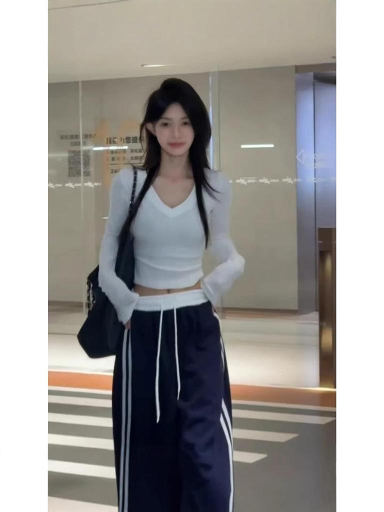 Korean Style Women's White V-Neck Long-Sleeve Slim Fit Cropped Top - Autumn Waist-Cinched Hot Girl Inner Layer Tee