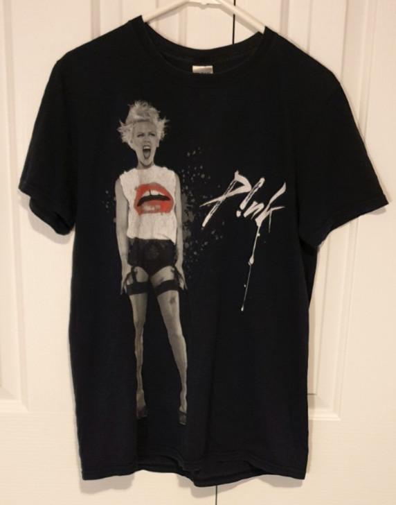

PNK 2013 Pink The Truth About Love Tour Graphic Print Band TShirt Black Medium Unisex T-Shirt S