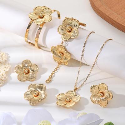 Exaggerated Clover Jewelry Set: Necklace, Earrings, Bracelet - European & American Style