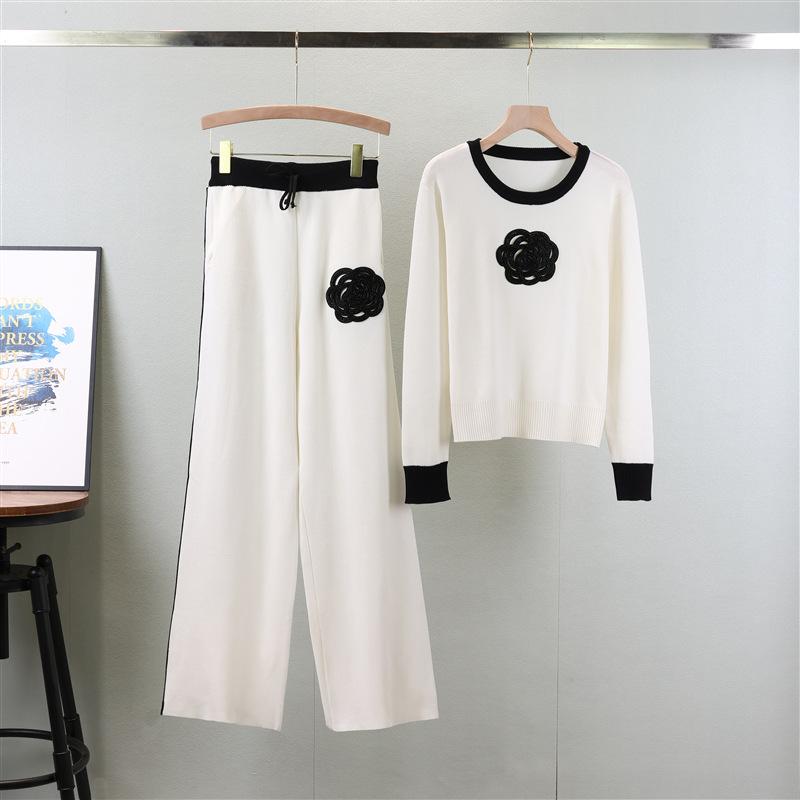 

Осенний женский комплект из трикотажного свитера больших размеров Camellia с круглым вырезом и широкими брюками Temperament One Size белый