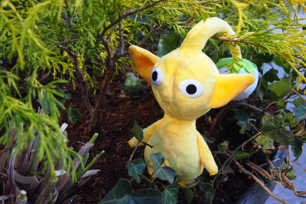 Sanei Boeki Pikmin Plush Toy ALL STAR COLLECTION Yellow Pikmin W9 x D9 x H17cm PK03
