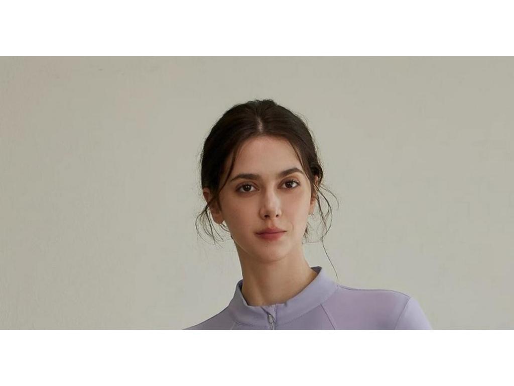 Women's Reflective Long Sleeve Yoga T-shirt - Night Run Fitness Top with Half-Zip Style for Autumn Running and Training
