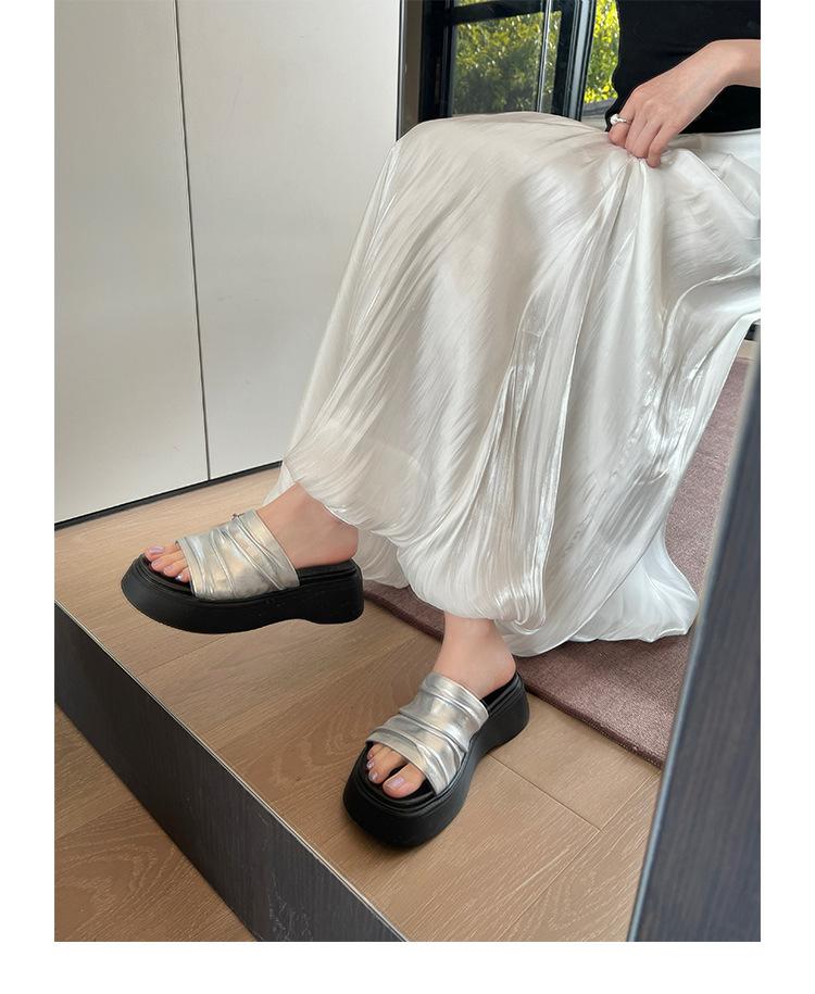 Spot! Thick-soled slippers women's summer new Bangkok dragging wrinkles casual vacation style flat slippers one-word sandals