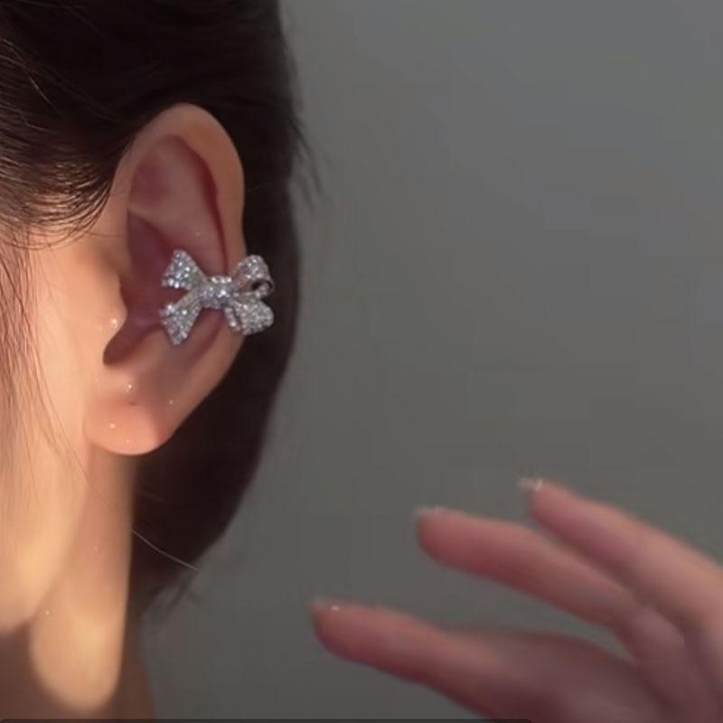 High-end, Luxurious, Niche, Minimalist, Cool Style with Full Diamonds and Small Bows on The Ear Clips for Women Without Ear Holes, Ear Bar Clamps.