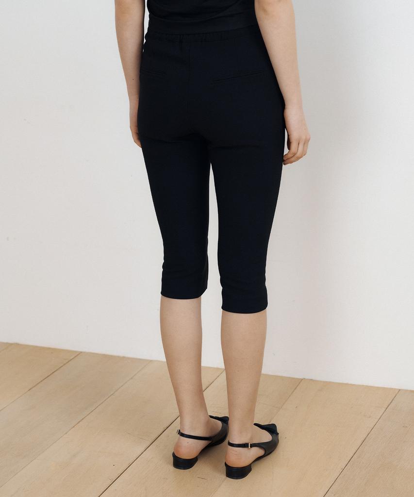 LUCIR ZU Front Slit Capri Pants (Black)