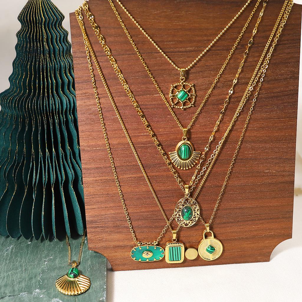 French Retro Style 18K Gold Titanium Steel Necklace Inlaid With Malachite Pendant Women'S Collarbone Chain Necklace