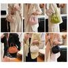 Bolsa de ombro feminina elegante com textura