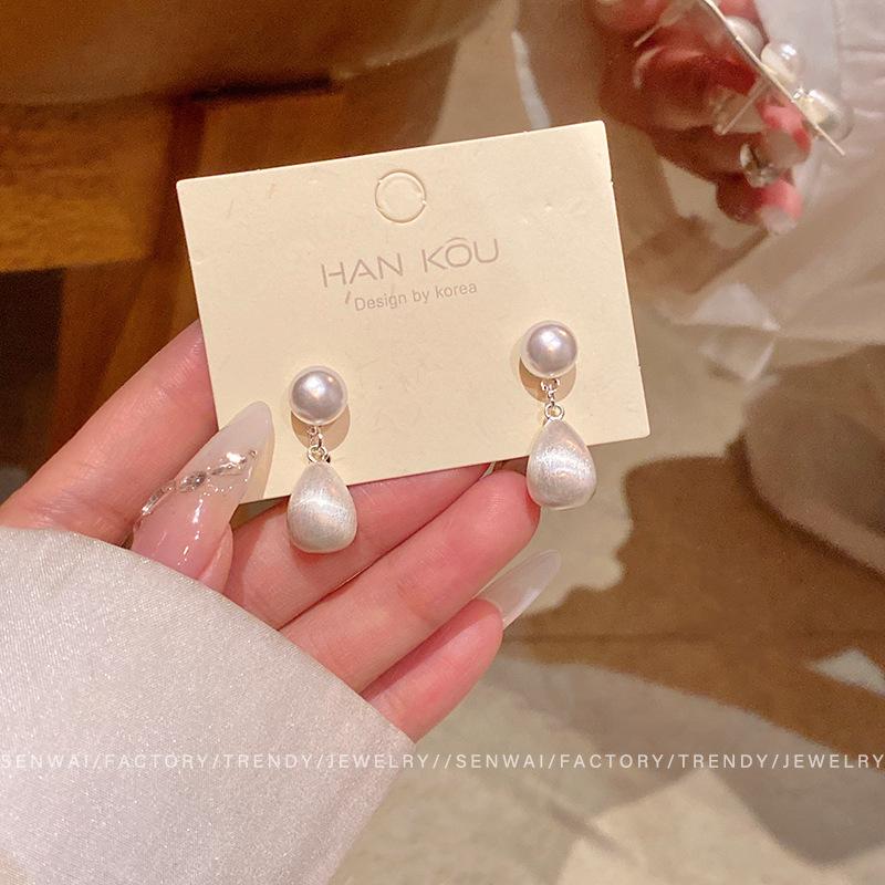 Frosted brushed water drop pearl earrings for women's 2025 new popular stud earrings light luxury ear jewelry