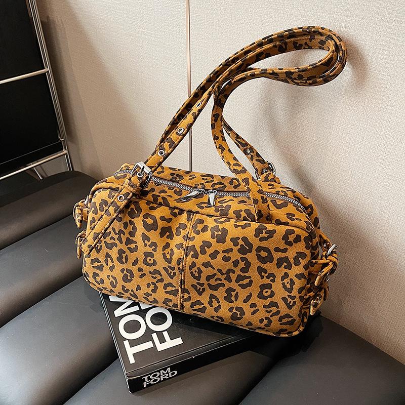 Underarm work commuter bag women's large capacity 2025 new casual retro shoulder handbag women's pillow bag