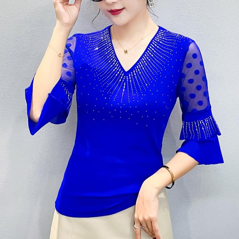 2026 Été Femme Col en V Strass Chauds T-shirts Vêtements Fille Doux Manches Évasées Extensibles Fête Hauts Femmes Extensibles Maille T-shirts
