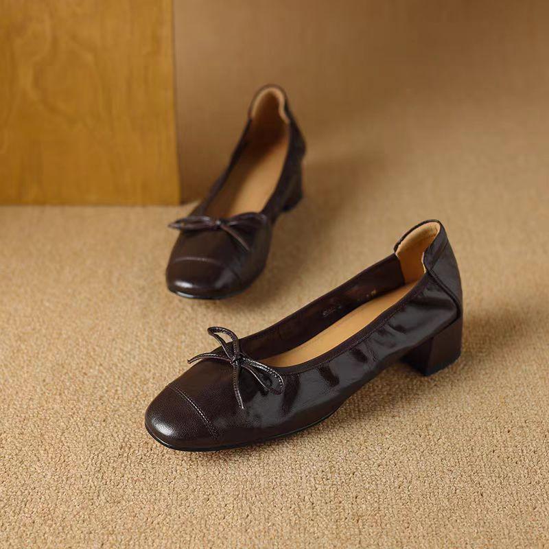 Französische Ballerinas aus weichem Leder mit flacher Sohle Damen 2025 neu Frühling und Herbst runde Spitze flacher Ausschnitt Einzelne Schuhe zum Hineinschlüpfen Oma-Schuhe