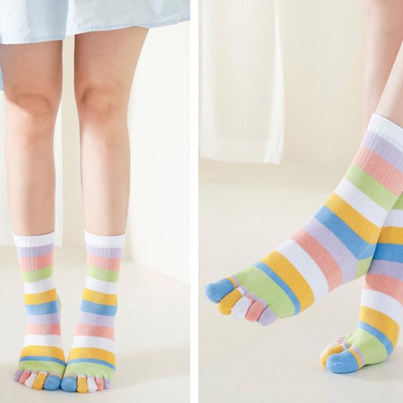 Calzini a strisce arcobaleno a tubo medio per donne e ragazze, casual, traspiranti, a cinque dita separate, per corsa e sport
