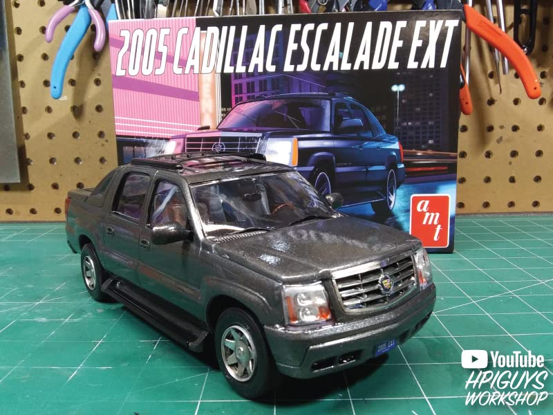 AMT 2005 Cadillac Escalade EXT SUV Pickup Plastic Model AMT1317 Molding Color 1/25