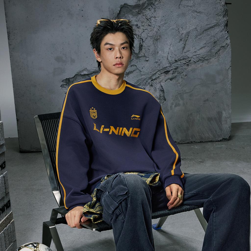 Li Ning Sports Lifestyle Series Fleece Thick Warm Letter Logo Round Neck Drop Shoulder Loose Sweatshirt Unisex Sweatshirt AWDVC87-4
