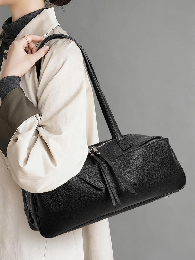 Women's Genuine Leather Duffel Bag Black Handbag with Zipper Closure – Minimalist Shoulder Bag for Work & Travel