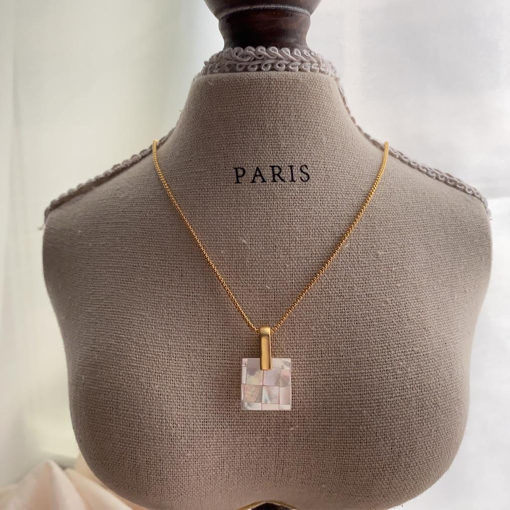 French Square Mosaic Square Hong Kong Style Shell Simple Necklace Collarbone Chain Fashionable Commuter Versatile Necklace