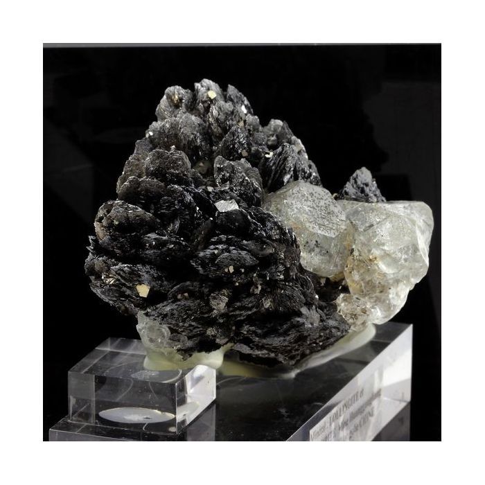 Lollingite + Fluorite 4000.0 carats