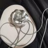 Vintage Flüssigmetall Blume Choker Halskette Langer Spitzenkragen Choker Temperament Halsband Schmuck Schlüsselbeinkette Halskette