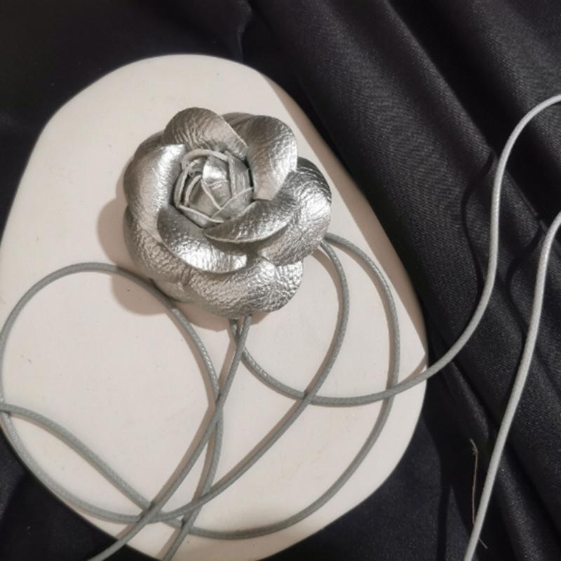 Vintage Flüssigmetall Blume Choker Halskette Langer Spitzenkragen Choker Temperament Halsband Schmuck Schlüsselbeinkette Halskette