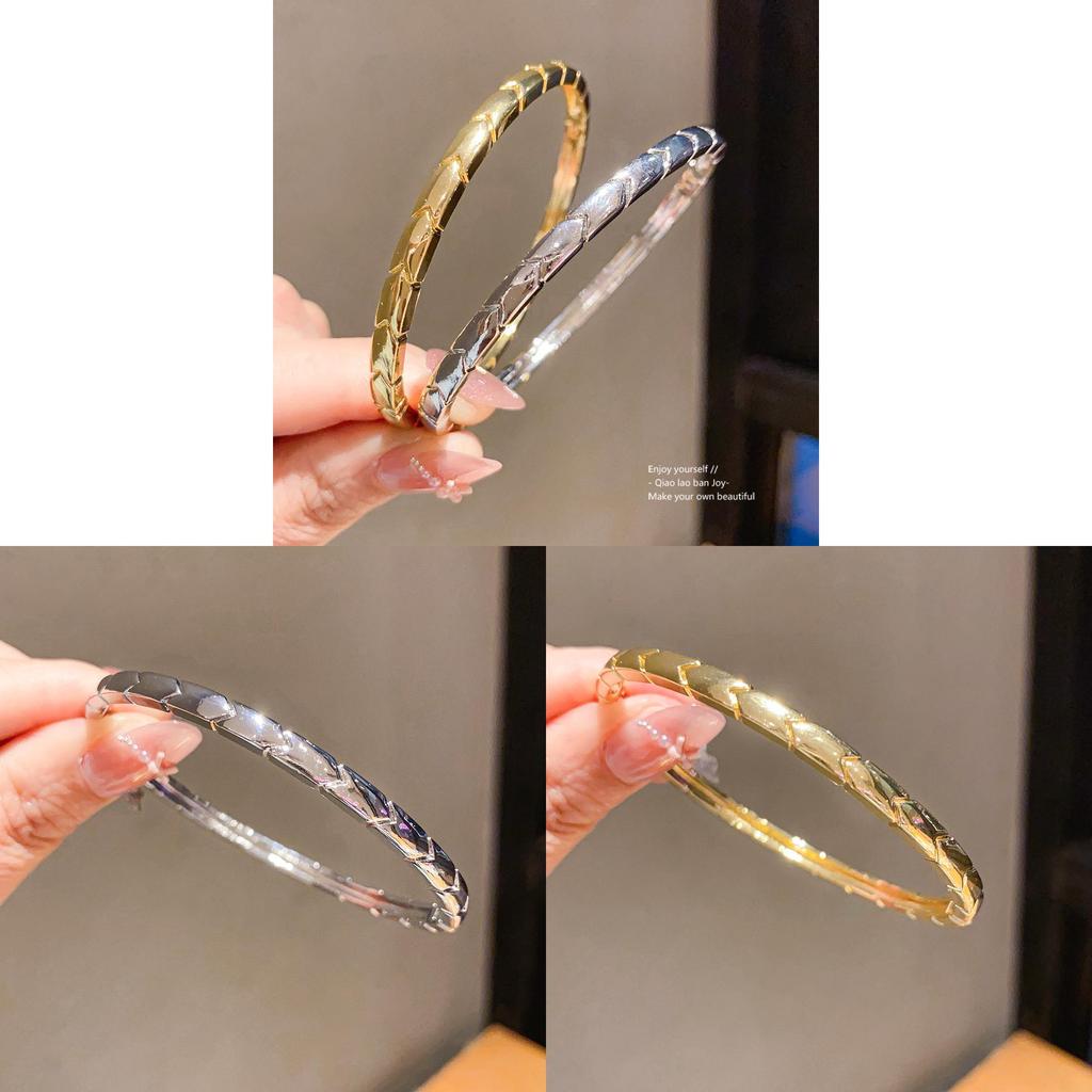 Fashion Stylish Gold Finish Arrow Pattern Wristband For Womens Trendy Accessories