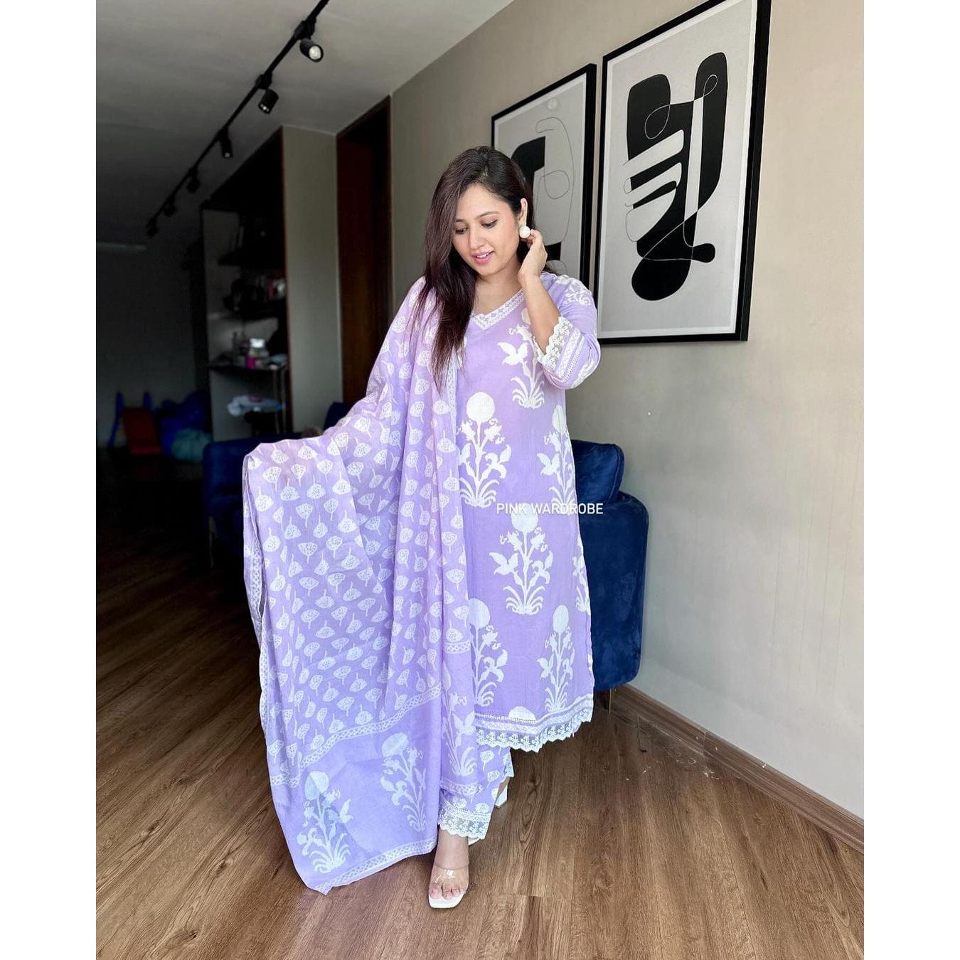 

Красивый комплект Kurta из чистого хлопка aline с блочным принтом. Стильная хлопковая пента спереди с натуральным хлопком DUPPTA.